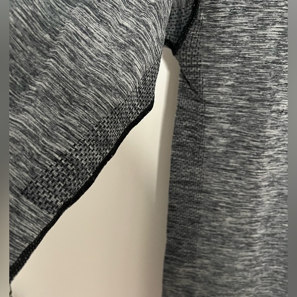 K15-A Asos brand Men’s 1/4 “ Zip up lightweight activewear size Small grey - Picture 4 of 5